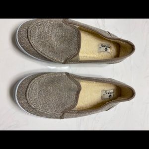 Comfy slip on plus inside